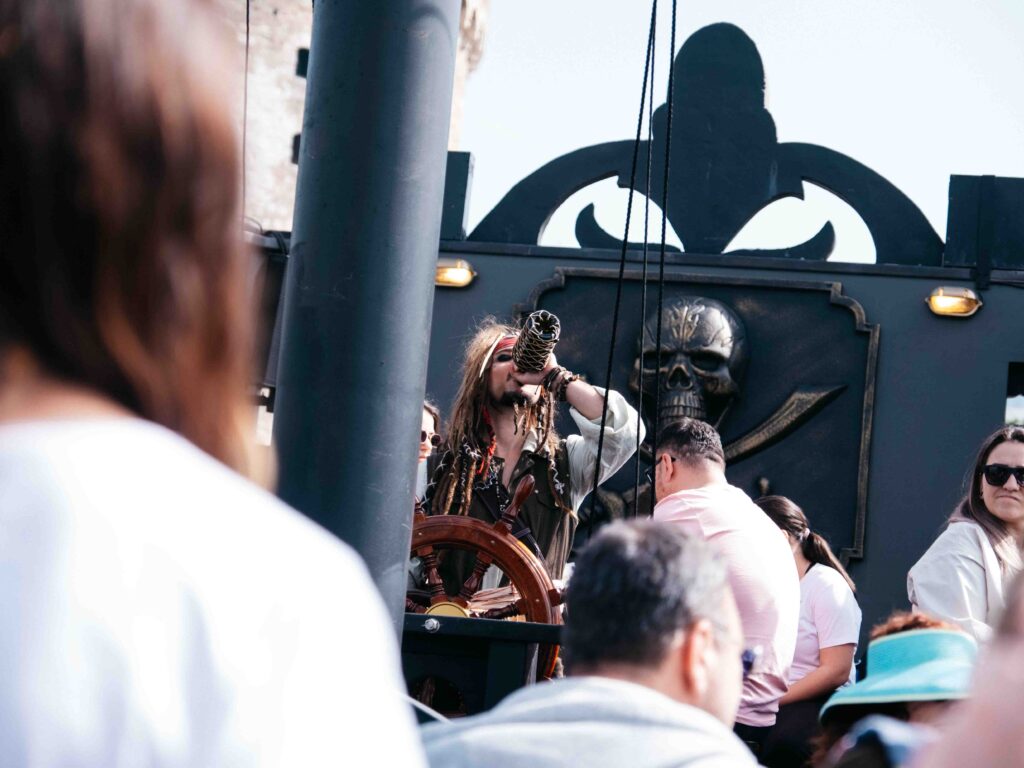 שייט בספינת פיראטים סלוניקי