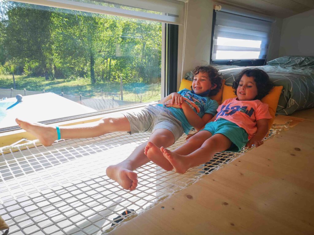 פירנאים צרפתיים עם ילדים